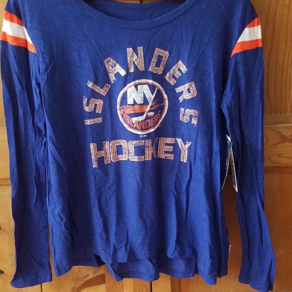 NWT Islanders t-shirt